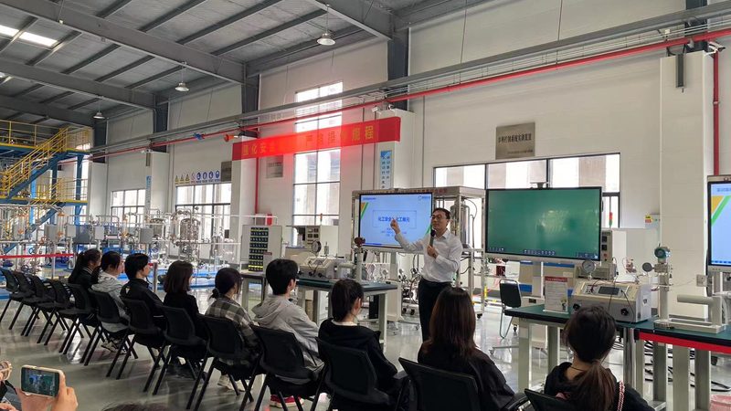 聚醚消泡剂与有机硅：耐高温性能大比拼